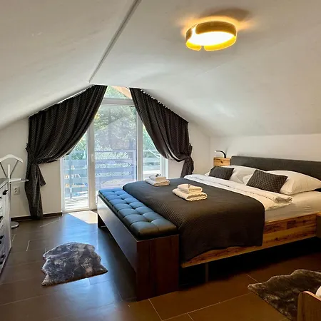 Nyaraló Alexandra Bakarac