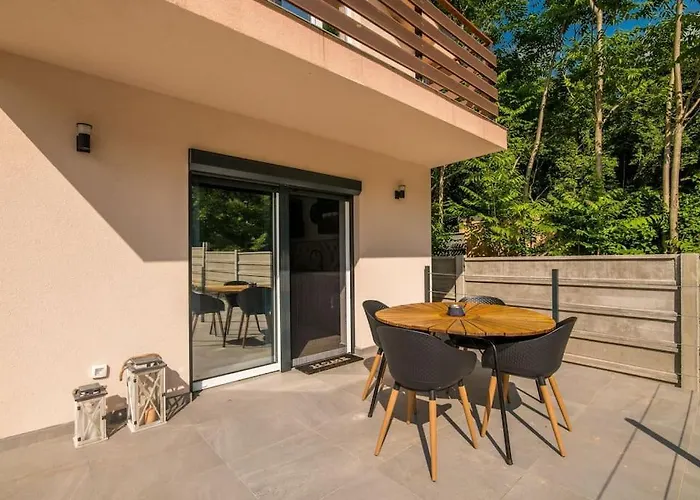 Alexandra Nyaraló *