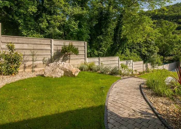 Alexandra Nyaraló *